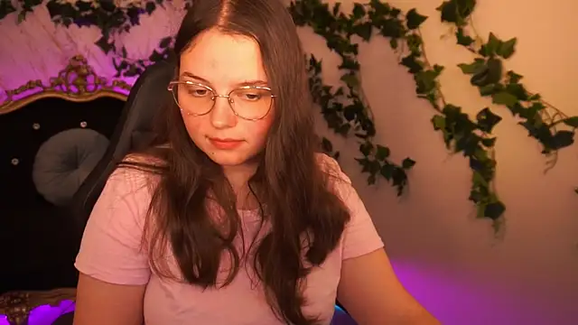 Snapshot of SophieDreamss chatting on October 2025 01:44:02 PM SophieDreamss online show from October 2025 01:44:02 PM