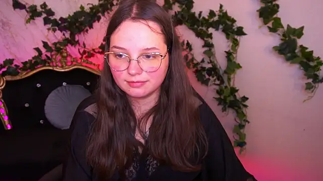 Snapshot of SophieDreamss chatting on October 2025 02:42:02 PM SophieDreamss online show from October 2025 02:42:02 PM