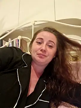 Snapshot of RosieMilff chatting on October 2025 07:56:02 PM RosieMilff online show from October 2025 07:56:02 PM