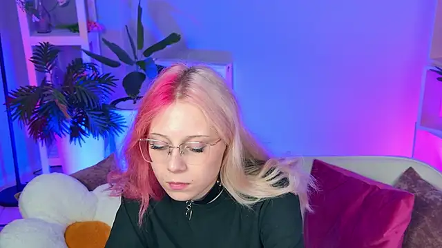 Snapshot of SakuraBliss chatting on October 2025 02:24:02 PM SakuraBliss online show from October 2025 02:24:02 PM