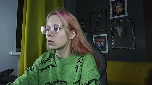 Snapshot of SakuraBliss chatting on October 2025 02:20:01 PM SakuraBliss online show from October 2025 02:20:01 PM