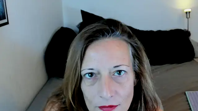 FrauMueller online show from November 2025 09:12:02 AM