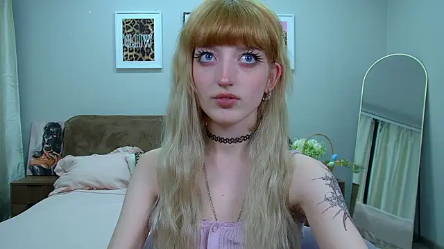 MistyMarlo online show from April 2026 05:43:01 PM