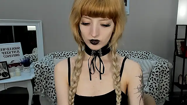 MistyMarlo online show from May 2026 06:18:01 AM