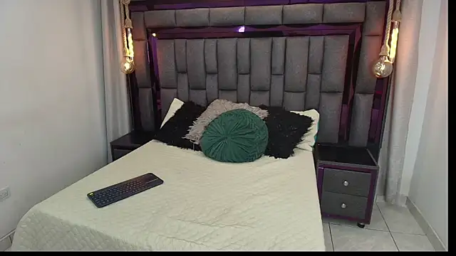 Snapshot of AdelineFiore chatting on October 2025 11:41:02 AM AdelineFiore online show from October 2025 11:41:02 AM