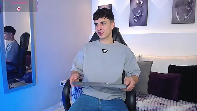 Snapshot of AdrianRinaldi chatting on September 2025 08:12:02 PM AdrianRinaldi online show from September 2025 08:12:02 PM