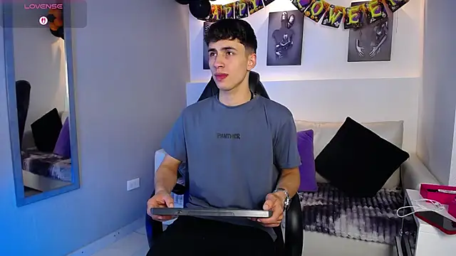 Snapshot of AdrianRinaldi chatting on October 2025 09:05:02 PM AdrianRinaldi online show from October 2025 09:05:02 PM