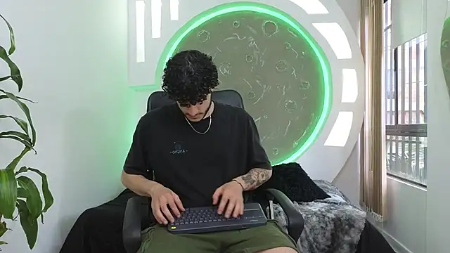 Rafael Mendezz online show from October 2025 09:28:02 PM