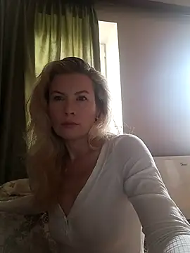 Julia Giulia online show from October 2025 10:10:02 AM