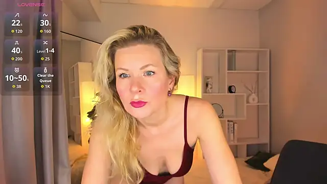 Julia Giulia online show from May 2026 05:50:02 PM