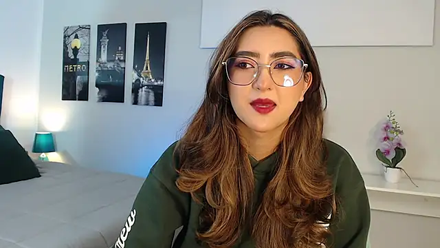 Snapshot of madame_lottie chatting on September 2025 12:27:02 PM madame lottie online show from September 2025 12:27:02 PM