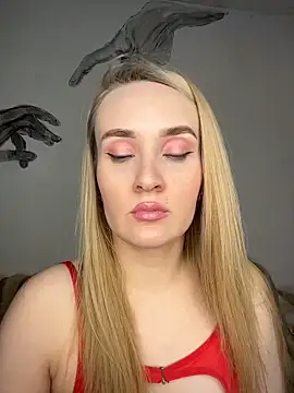 KiraBerht online show from March 2026 10:57:02 PM