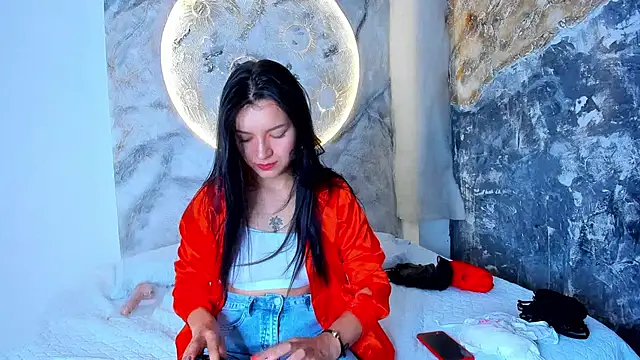 RoxanaBorns  online show from October 2025 12:30:01 PM