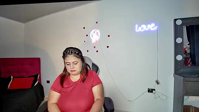 Snapshot of Lizz_Milf chatting on November 2025 04:46:01 AM Lizz Milf online show from November 2025 04:46:01 AM