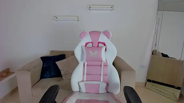 april smiith online show from September 2025 12:21:02 PM