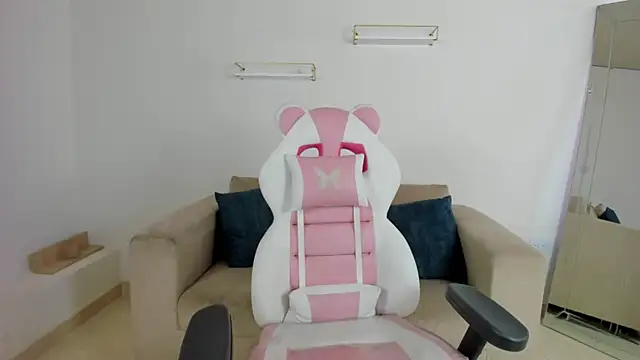 april smiith online show from November 2025 12:16:02 PM