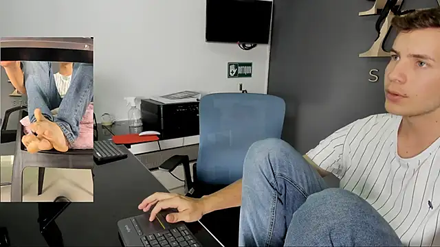 lara and danny online show from October 2025 07:20:02 PM