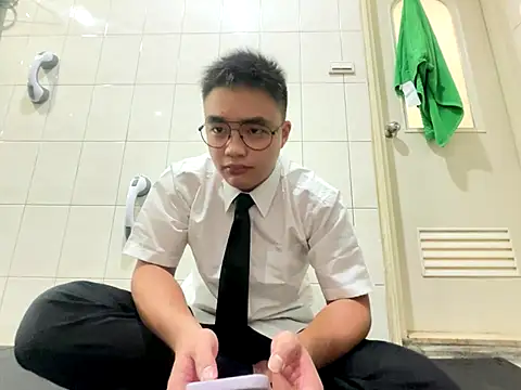 Snapshot of greenteazhang chatting on November 2025 03:12:02 PM greenteazhang online show from November 2025 03:12:02 PM