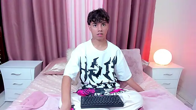 Snapshot of Honeymoon_sariel chatting on October 2025 07:47:01 PM Honeymoon sariel online show from October 2025 07:47:01 PM