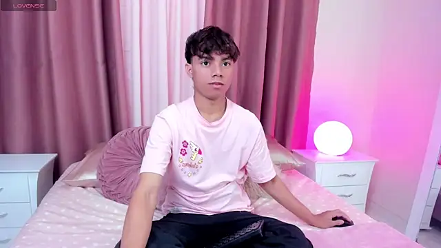 Snapshot of Honeymoon_sariel chatting on October 2025 01:44:02 PM Honeymoon sariel online show from October 2025 01:44:02 PM