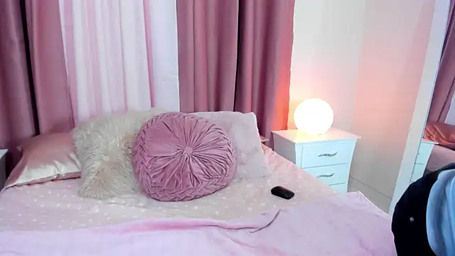 Snapshot of Honeymoon_sariel chatting on October 2025 08:37:02 PM Honeymoon sariel online show from October 2025 08:37:02 PM