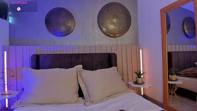 NaishaFord 1 online show from November 2025 04:18:02 PM