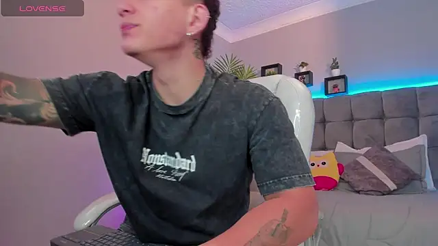 Thomas moon online show from May 2026 01:37:02 PM