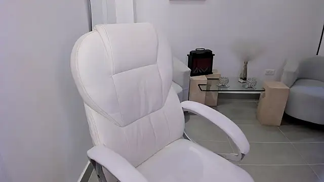 Karliie kloss  online show from October 2025 05:27:02 AM