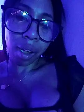 Snapshot of Elowen_Clark chatting on November 2025 04:11:02 AM Elowen Clark online show from November 2025 04:11:02 AM