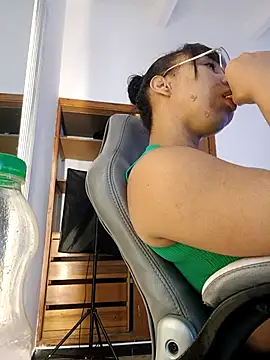 Elowen Clark online show from March 2026 07:10:02 PM