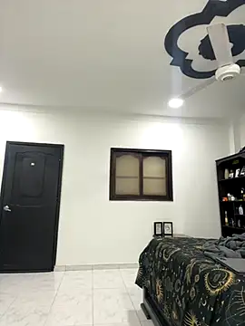 Snapshot of sahraparker chatting on October 2025 06:04:02 AM sahraparker online show from October 2025 06:04:02 AM