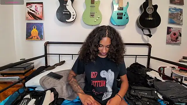 Snapshot of onlystrings chatting on July 2026 08:35:01 PM onlystrings online show from July 2026 08:35:01 PM