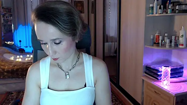 ClassyInna online show from November 2025 05:51:02 AM