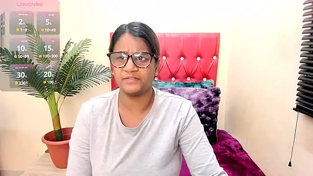 Strawberry Lips online show from September 2025 04:39:02 AM