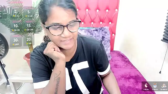 Strawberry Lips online show from October 2025 04:19:02 AM