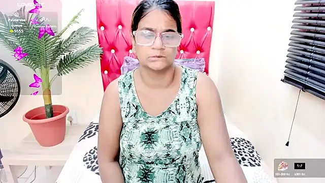 Strawberry Lips online show from October 2025 04:45:01 AM