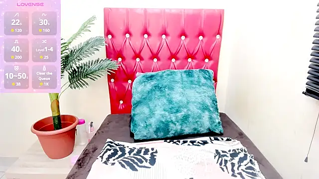 Strawberry Lips online show from November 2025 05:30:02 AM