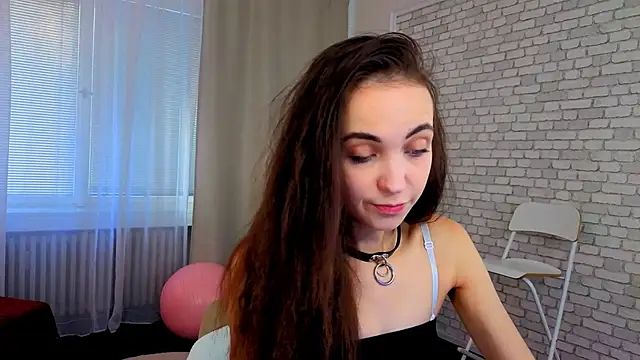 Snapshot of EllaSteele chatting on September 2025 01:35:01 PM EllaSteele online show from September 2025 01:35:01 PM