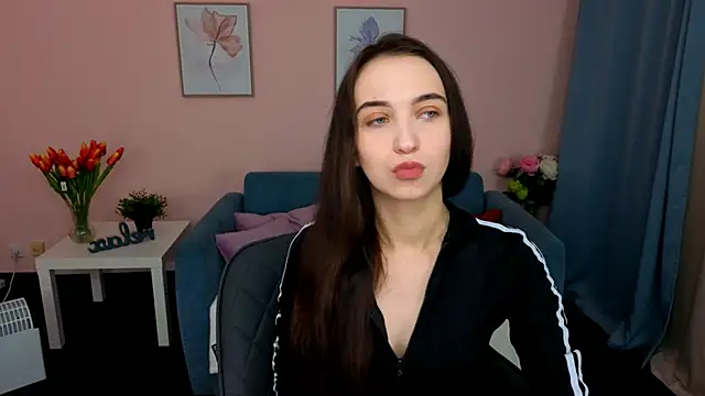 Snapshot of EllaSteele chatting on October 2025 08:53:02 PM EllaSteele online show from October 2025 08:53:02 PM