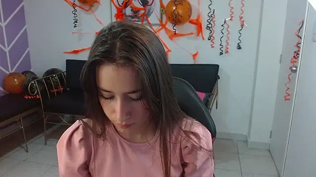 Adhara Kitten online show from October 2025 01:07:01 PM