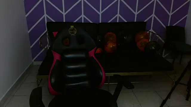 Adhara Kitten online show from November 2025 01:33:02 PM