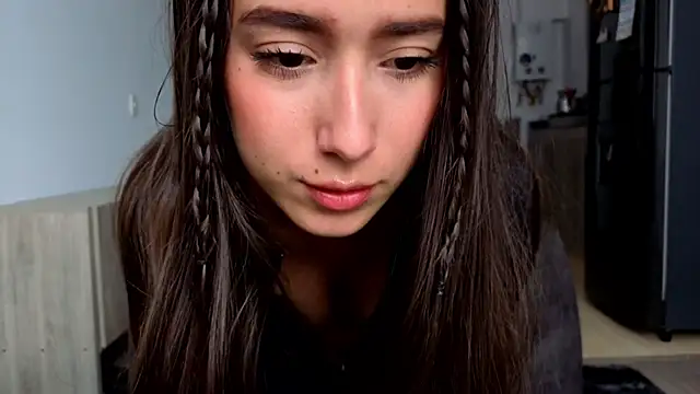 Adhara Kitten online show from May 2026 01:40:01 PM