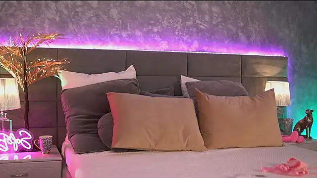 SofiBabe online show from November 2025 06:01:01 AM