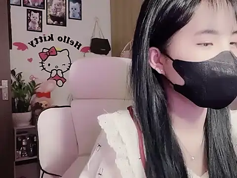 keelinnn19 online show from November 2025 03:00:02 PM