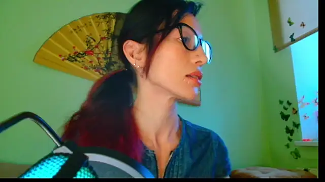 Snapshot of KiotoShine chatting on November 2025 01:00:02 PM KiotoShine online show from November 2025 01:00:02 PM