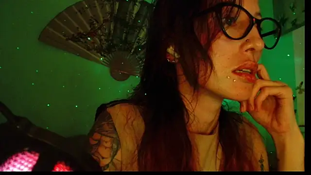 Snapshot of KiotoShine chatting on December 2025 09:13:02 PM KiotoShine online show from December 2025 09:13:02 PM