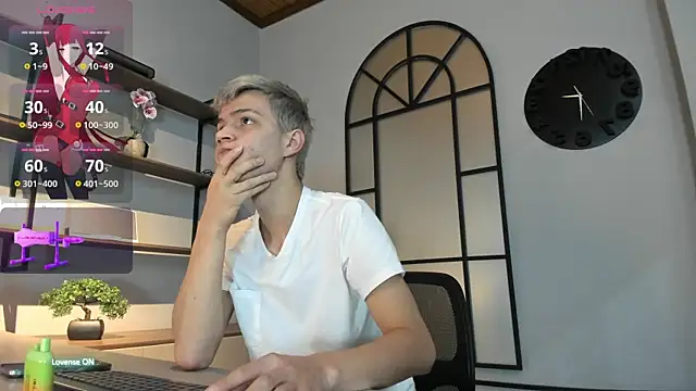 Snapshot of nicktorn chatting on October 2025 12:05:02 PM nicktorn online show from October 2025 12:05:02 PM