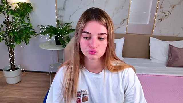 SweetyLicky online show from June 2026 04:07:02 PM
