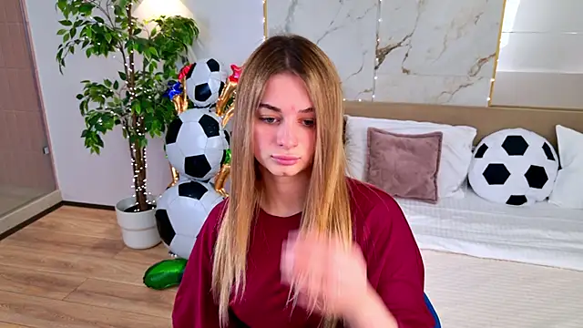 SweetyLicky online show from June 2026 04:04:02 PM