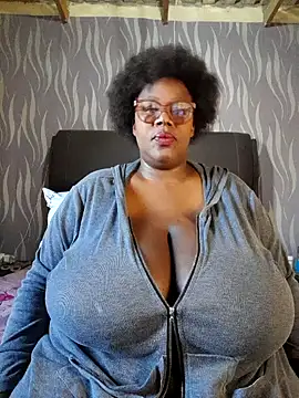 Snapshot of BoobsQueen46K chatting on June 2026 01:53:02 PM BoobsQueen46K online show from June 2026 01:53:02 PM